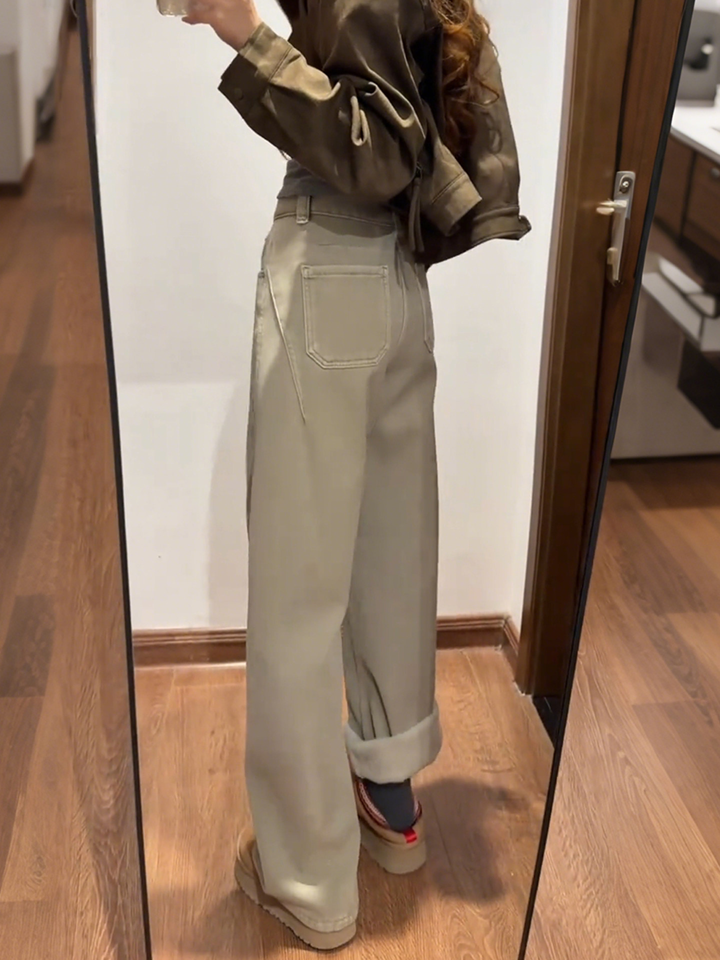 奶茶灰加绒裤子梨型身材粗腿宽胯阔腿牛仔裤女大码胖mm窄版直筒裤