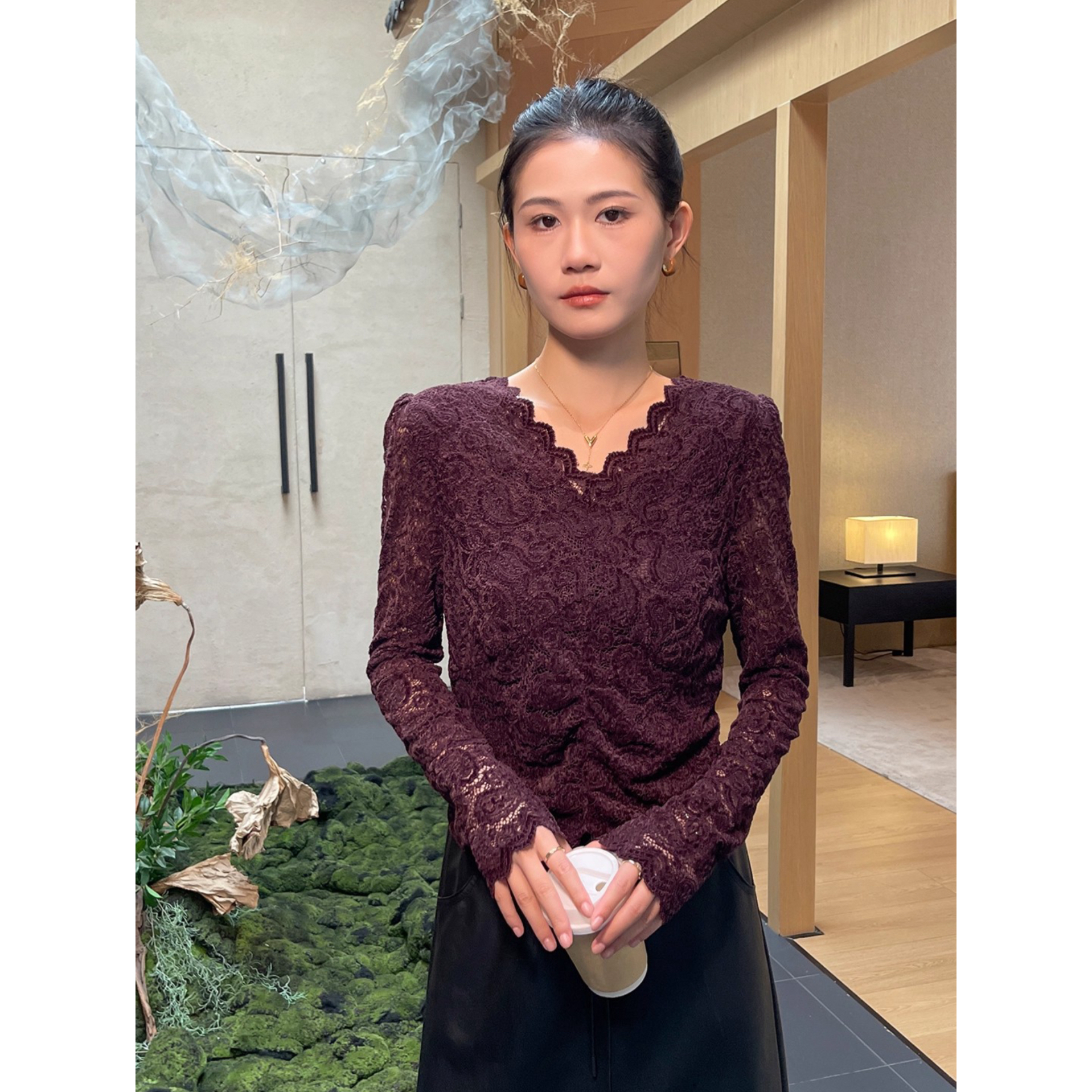 v领蕾丝打底衫女2025新款秋季辣妹气质长袖t恤开叉内搭上衣高级感