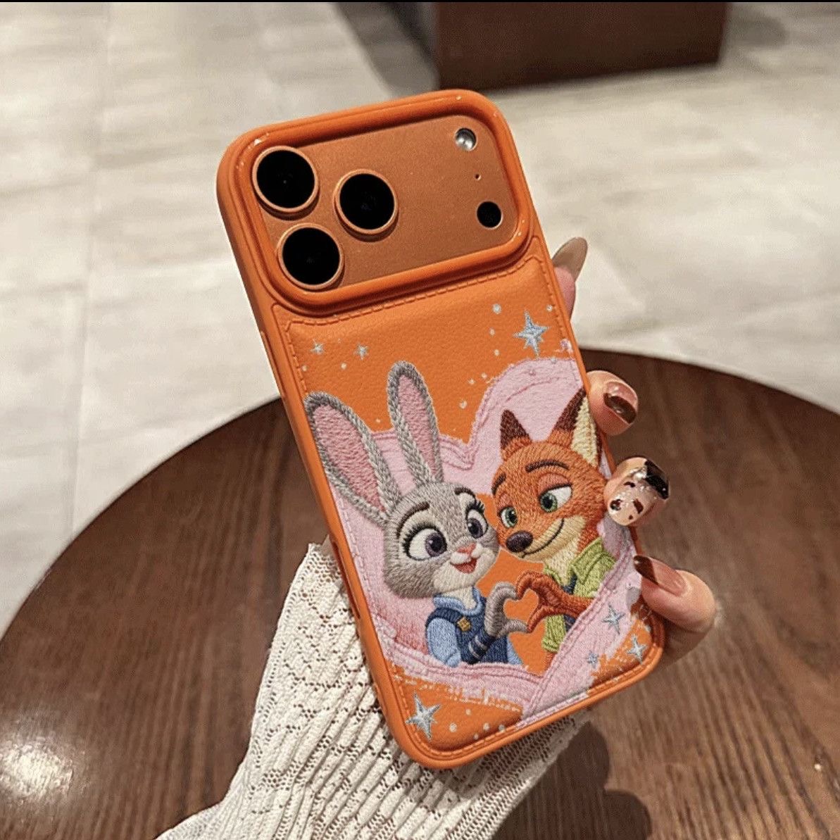 仿刺绣朱迪尼克爱心皮纹苹果17/16适用15/14手机壳13卡通12情侣11