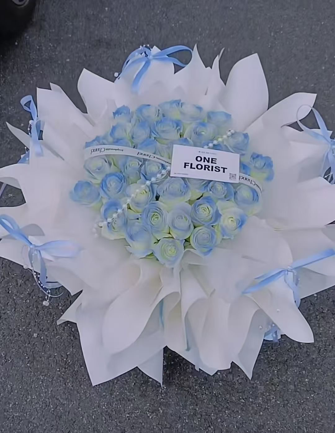 碎冰蓝玫瑰鲜花花束市区速递全国花店同城配送