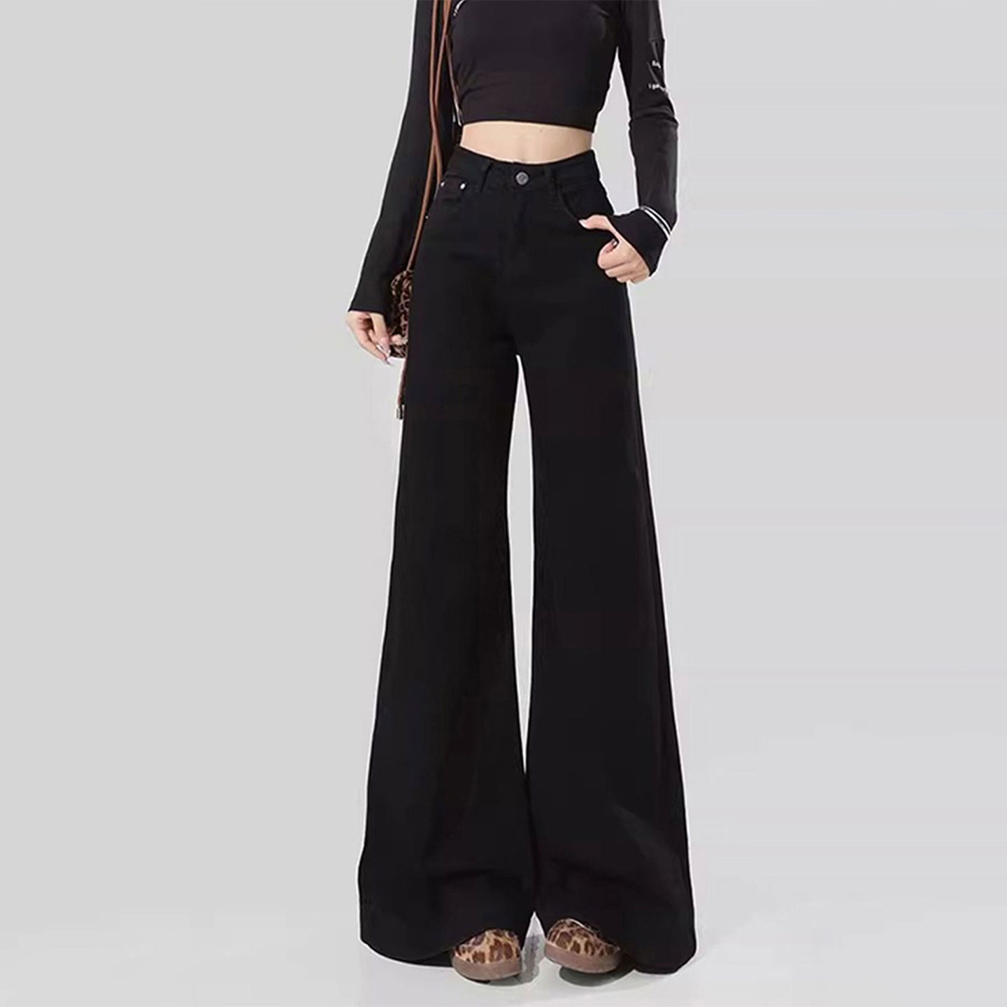 大码高腰显瘦遮胯黑色牛仔裤女冬季梨形身材加绒不贴腿百搭微喇裤