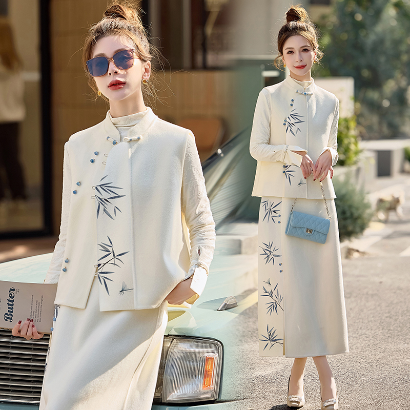 新中式国风刺绣马甲套装裙女2025春季新款高级感毛呢半身裙两件套