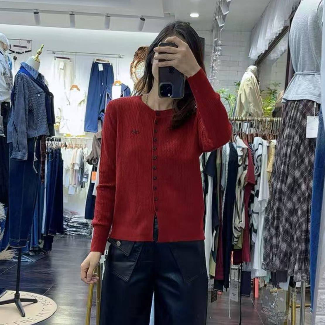 秋冬新款时尚减龄圆领长袖针织衫毛衣女上衣极简风显瘦精品百搭潮
