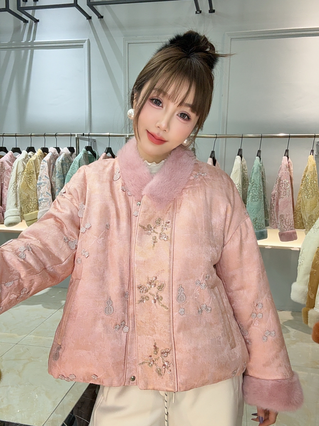 JDJ洁哥2025新款国风鹅绒水貂毛领重工刺绣羽绒外套25878