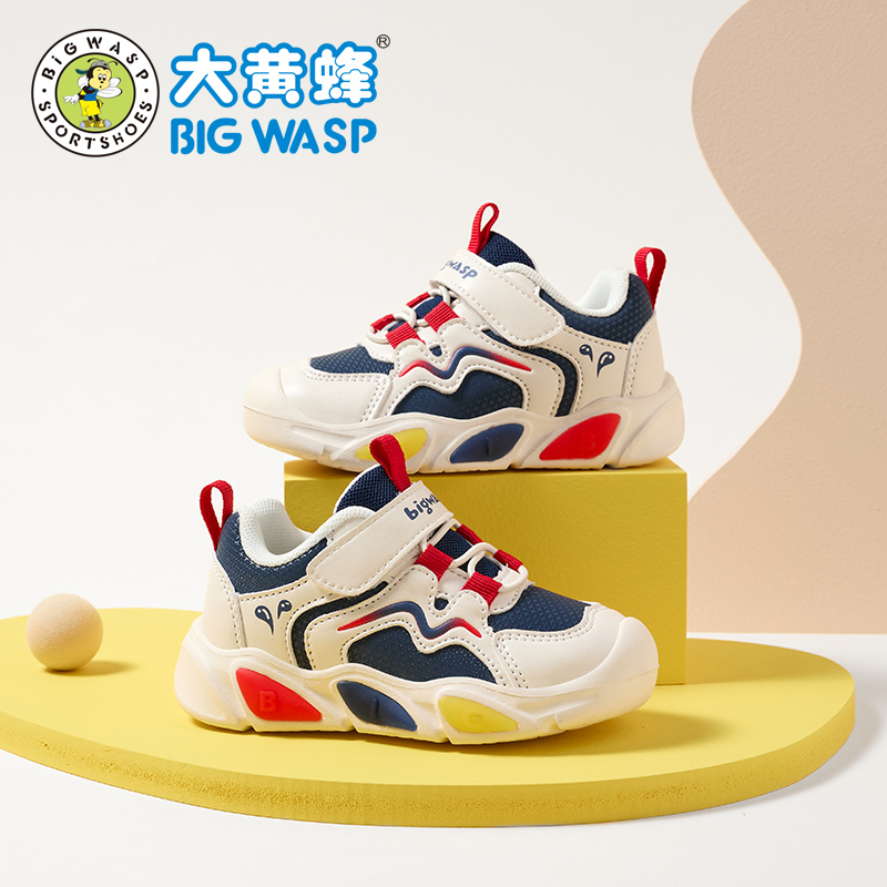 大黄蜂男宝宝小童幼儿园室内鞋子3-6岁皮面保暖百搭休闲灯鞋韩系