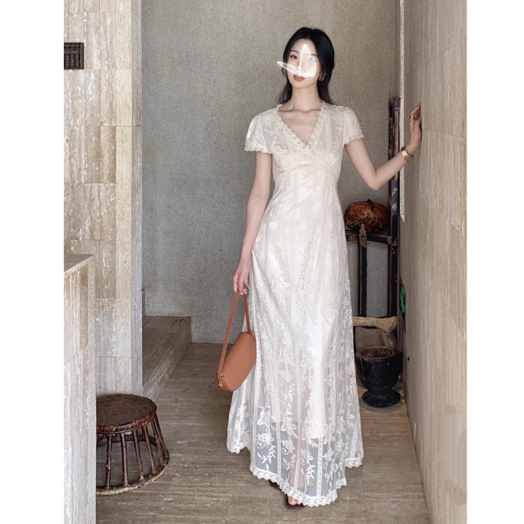 新款法式刺绣蕾丝V领连衣裙设计感精致收腰长裙