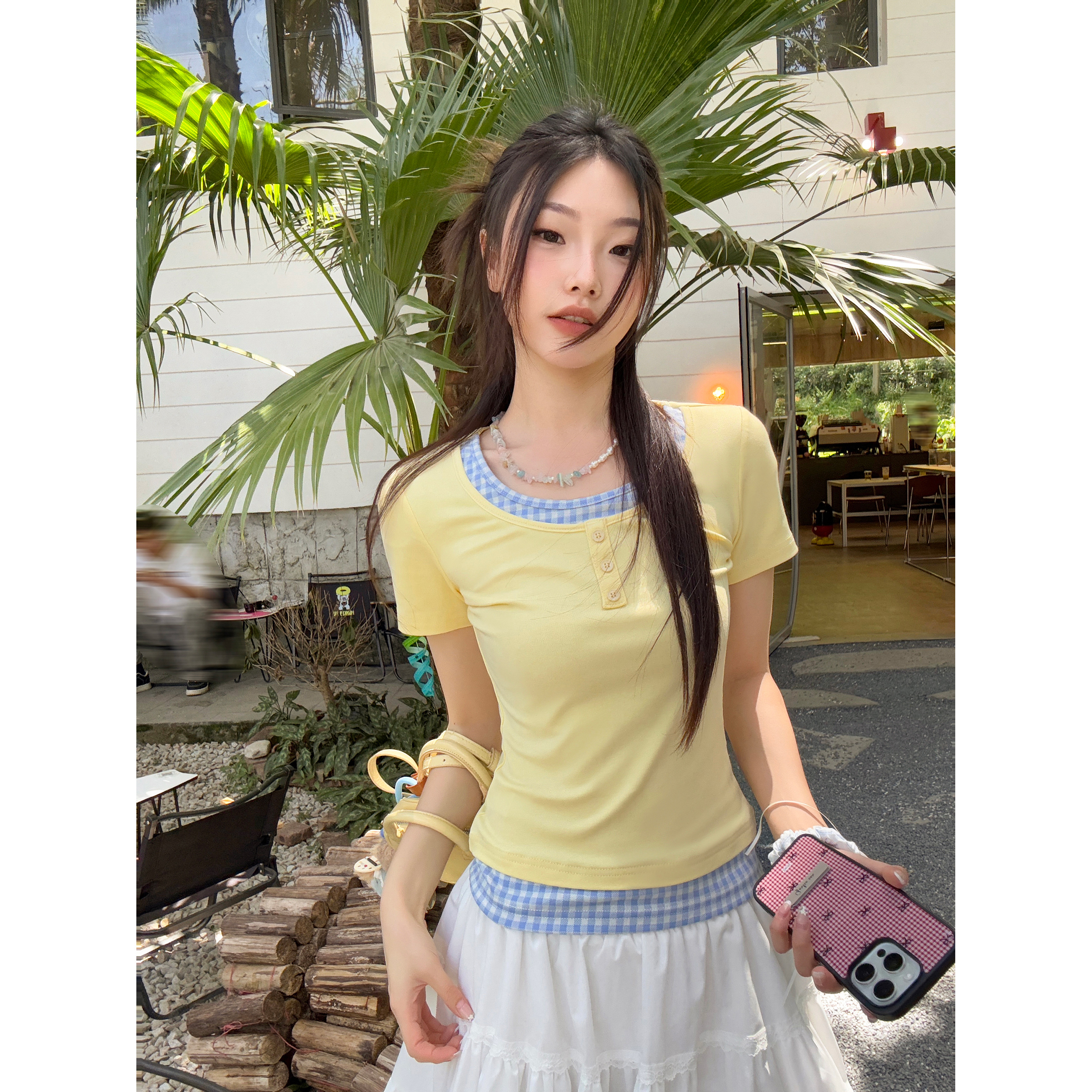 嫩黄色格子拼接短袖T恤女夏季2025新款多巴胺独特别致正肩上衣