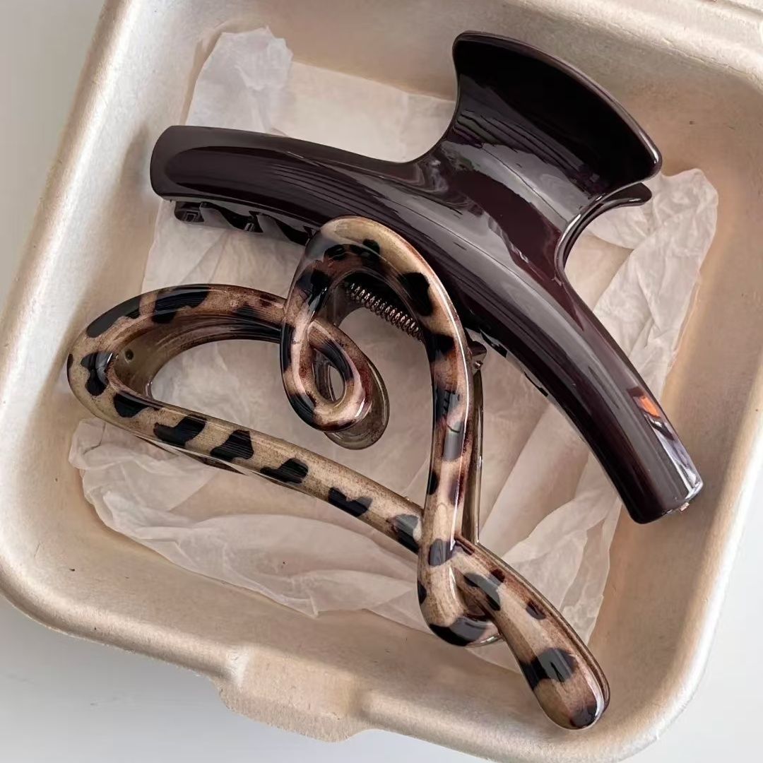 咖色衣架豹纹曲线爱心抓夹头饰发饰女2025新款高级感鲨鱼夹