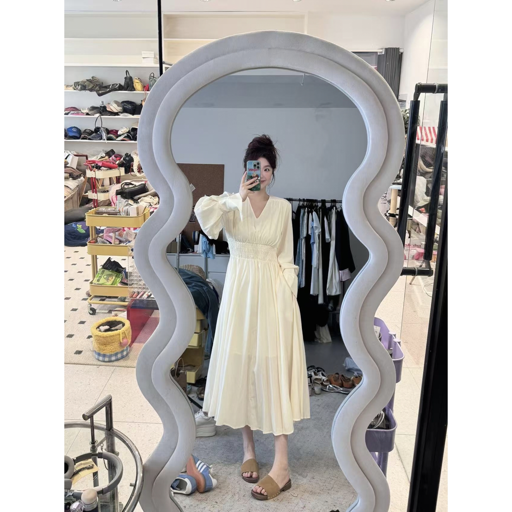 晶咕【卡西里小姐】法式不规则袖口V领长袖收腰连衣裙