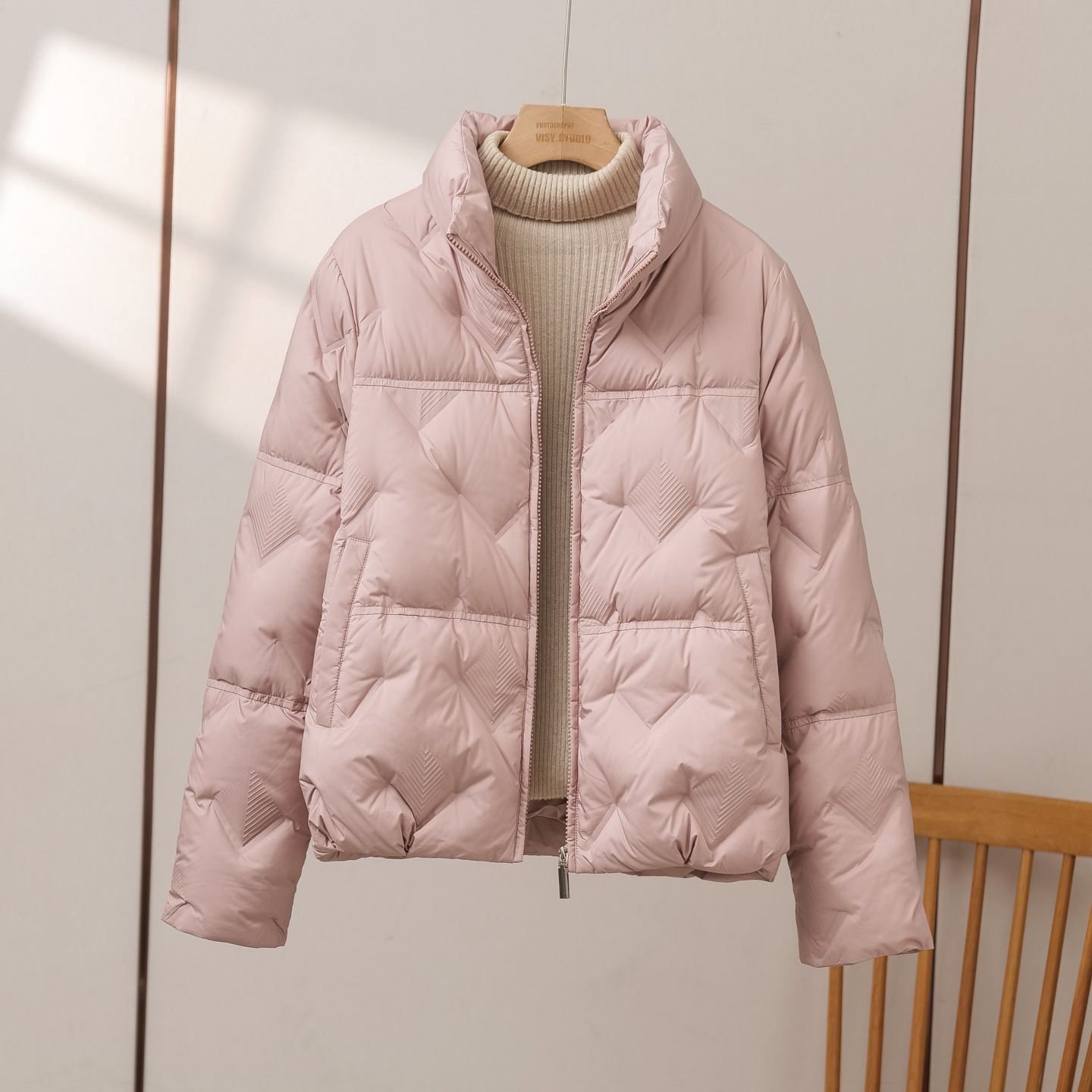 新国标90白鸭绒羽绒服女轻薄短款2025新款时尚小个子休闲大码外套