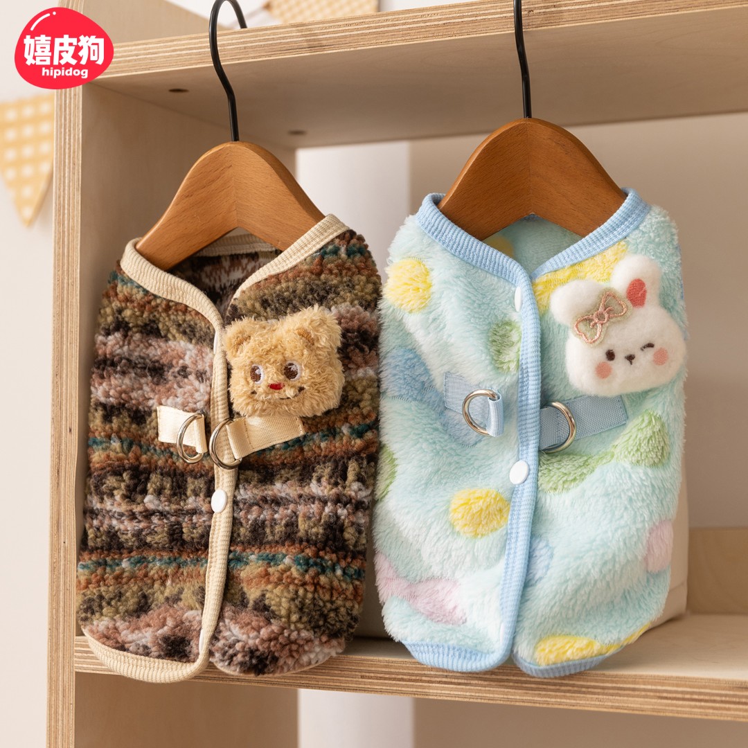宠物秋冬款保暖卡通立体配饰开衫绒衣自带牵引扣小型幼犬服饰0577