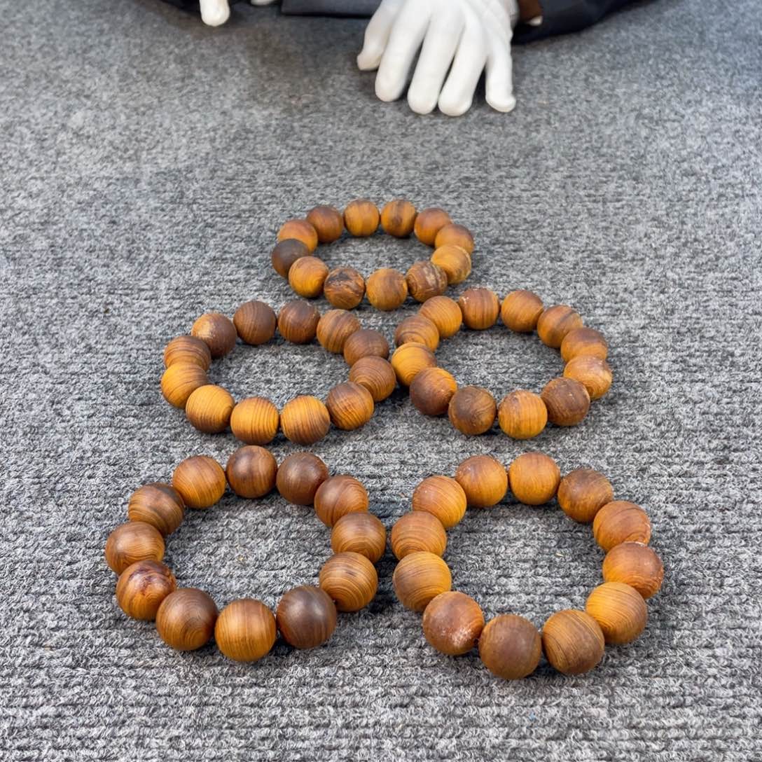 柏木（崖柏）天品，到手2条，毛珠子2.0带冰裂纹，灵魂奇香