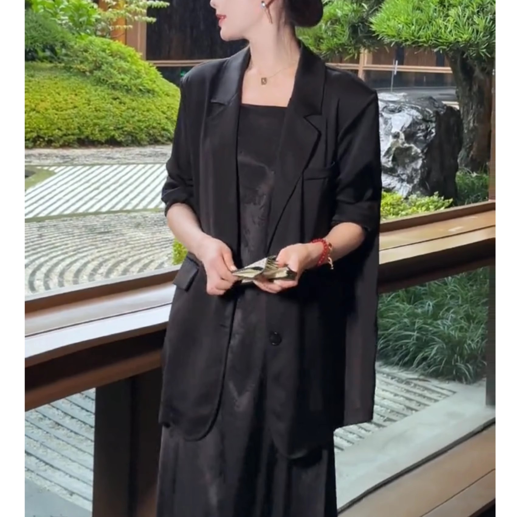 大码高级轻奢后开叉休闲夏季薄款缎面长袖防晒西装套装西服两件套
