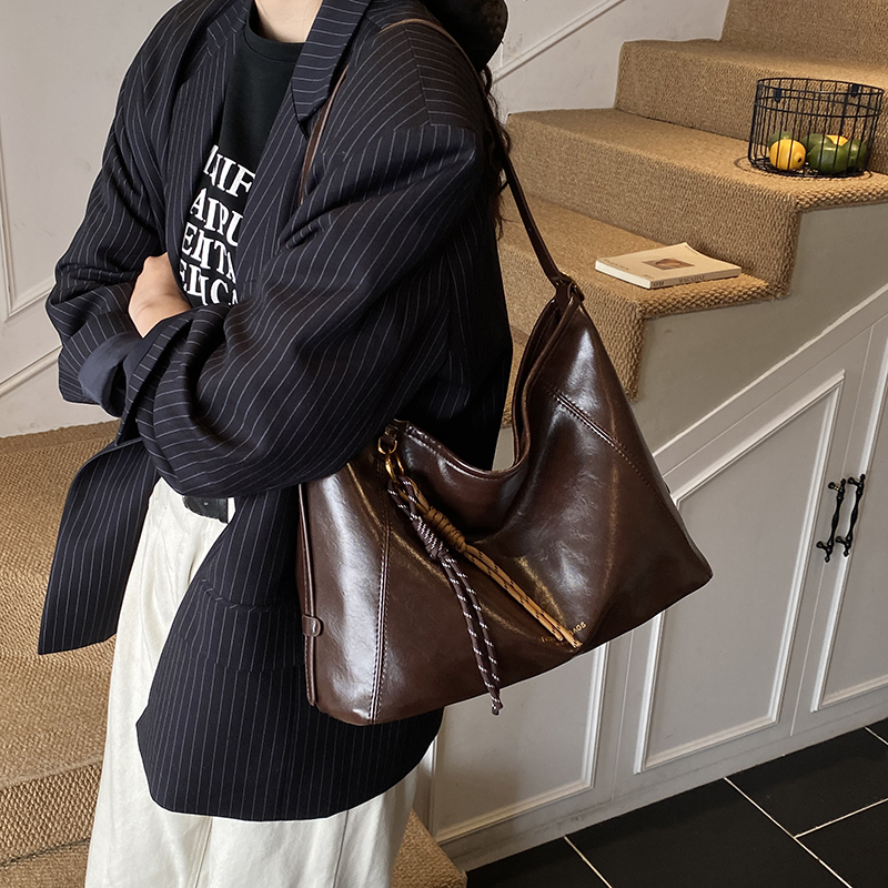 通勤复古美拉德大容量包包女2025新款秋冬季百搭单肩斜挎包托特包