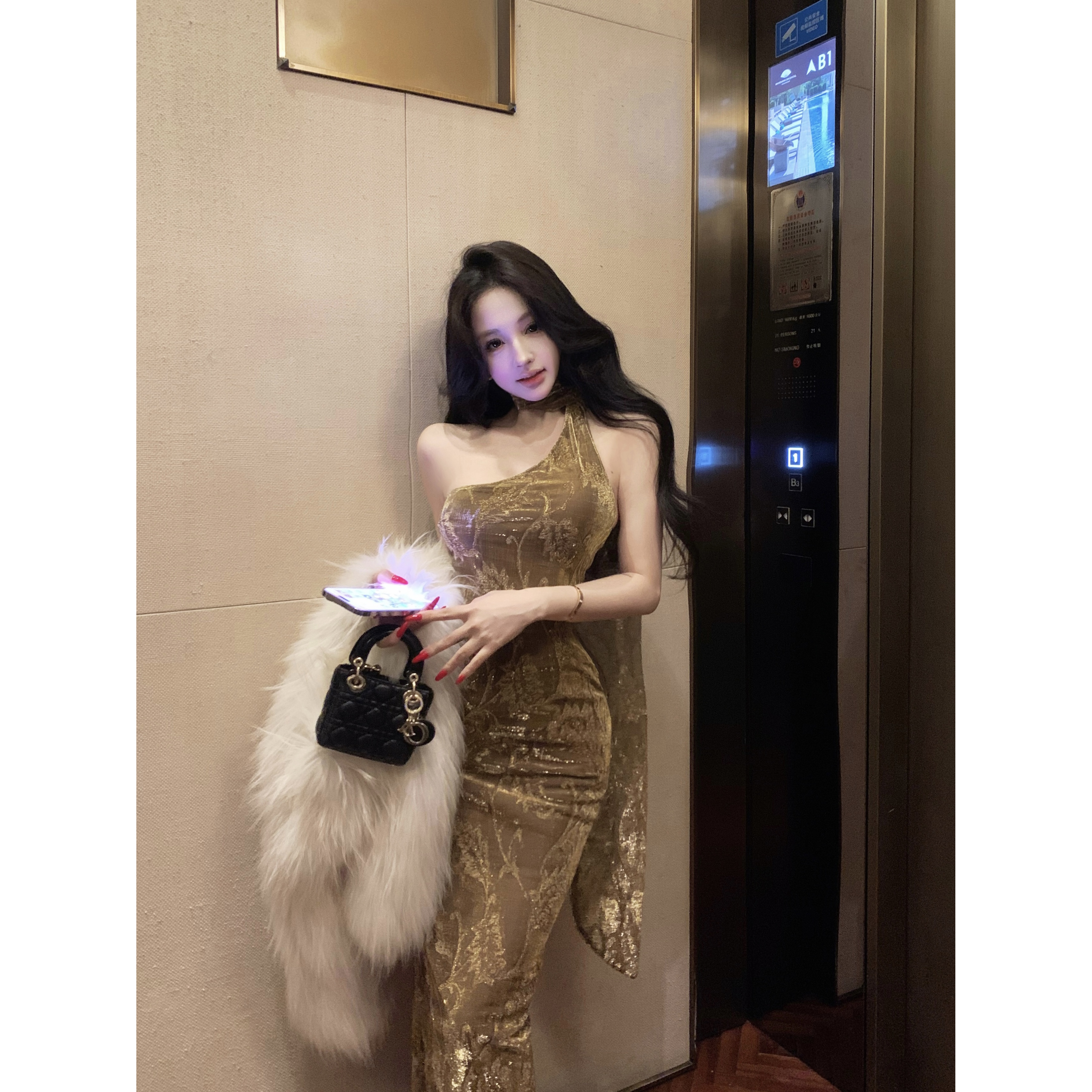 金枝 法式复古斜肩包臀连衣裙