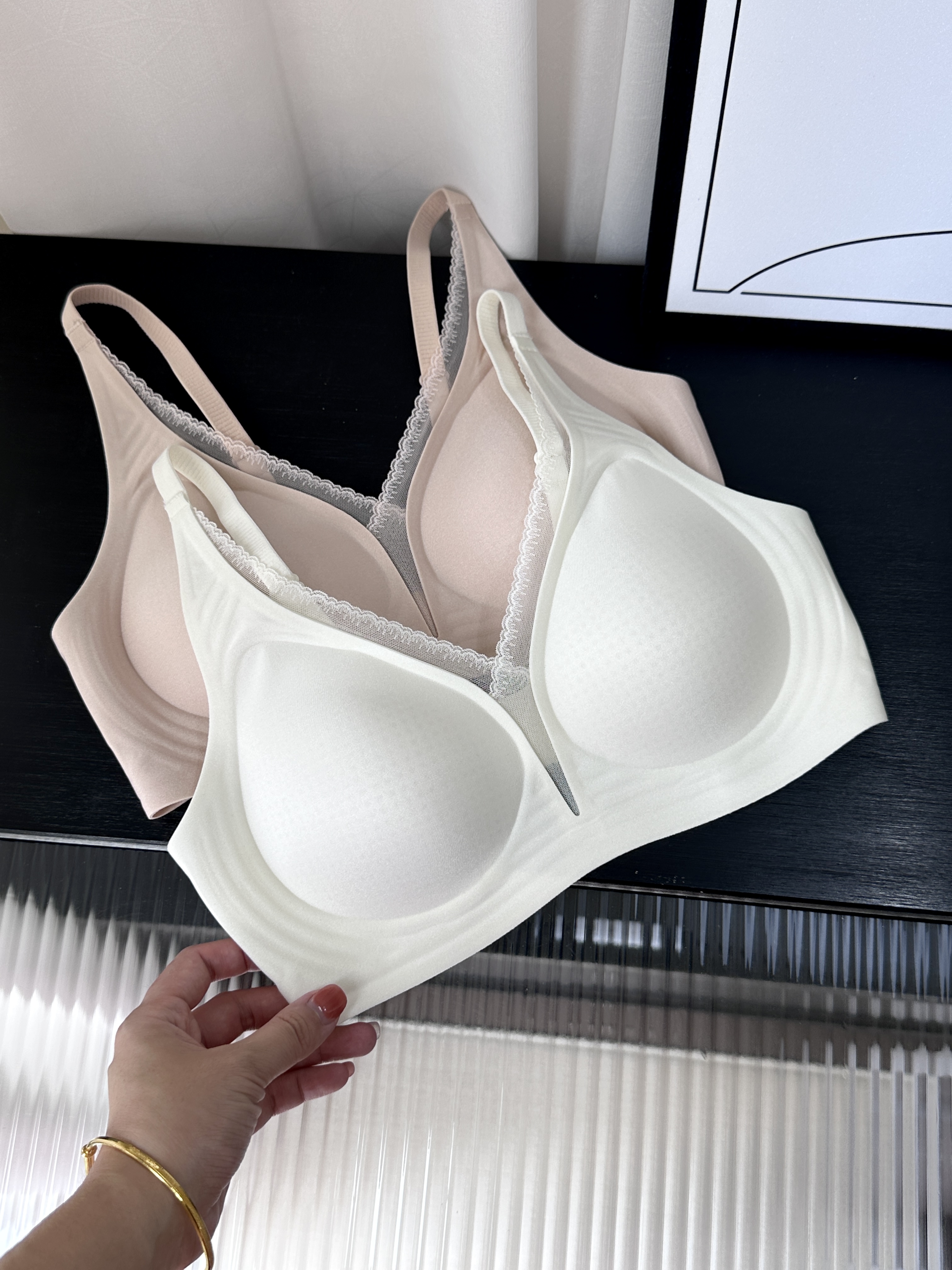 娇慕诗法式固定杯无痕亲肤内衣女舒适夏季无钢圈大小胸可穿文胸