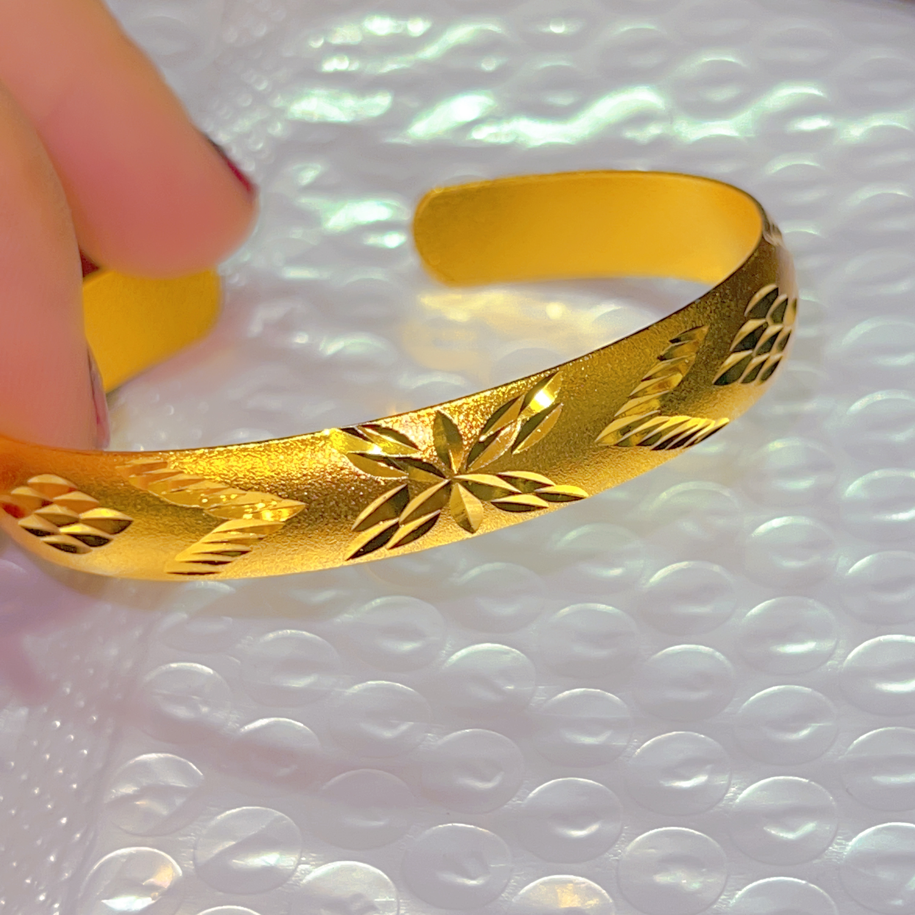 铜合金亚克力手链 圈口可调节圈口57-58mm金色光面珠宝磨砂时尚