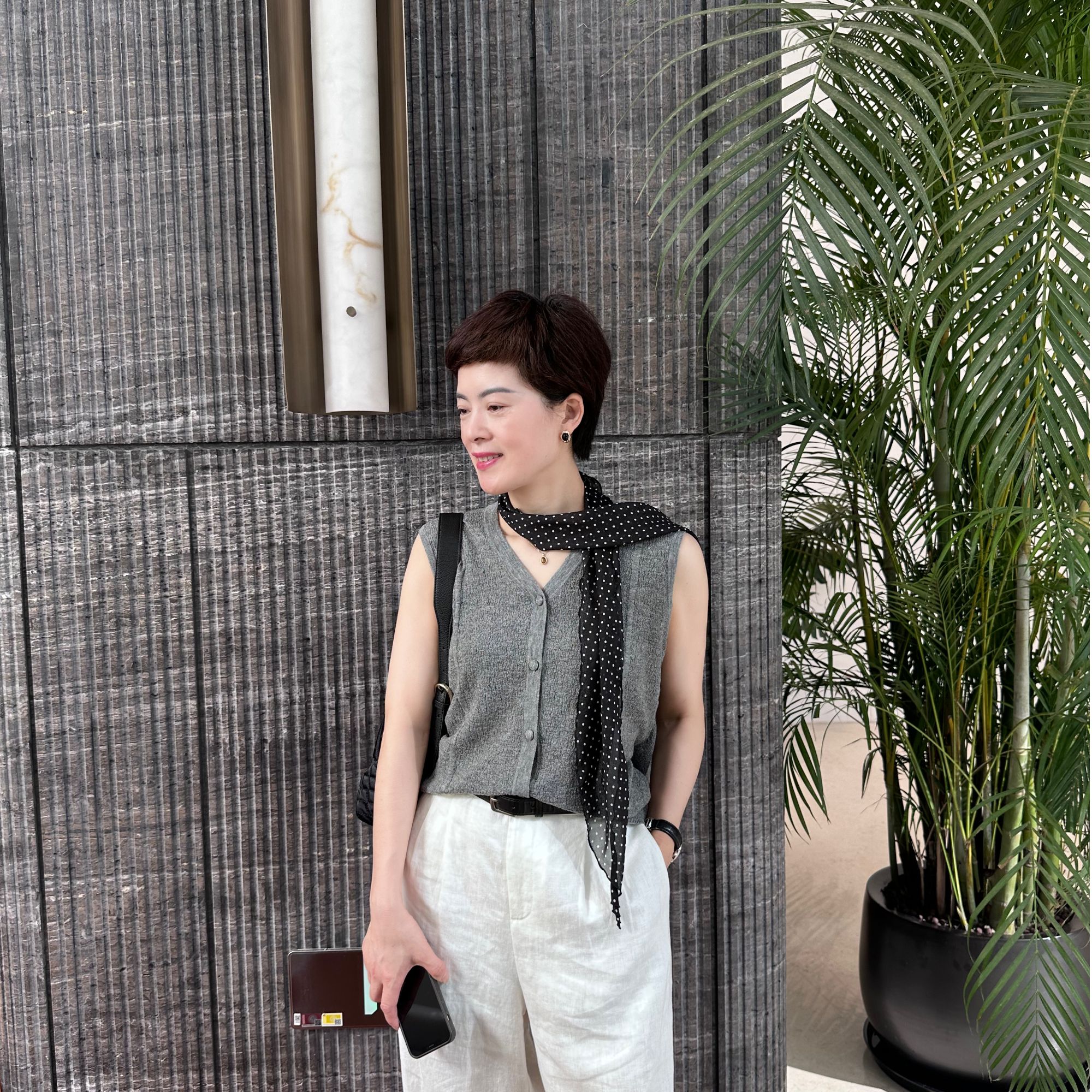 V领百搭型灰色女极简风毛针织衫设计感芭蕾风上衣女装女款毛衣