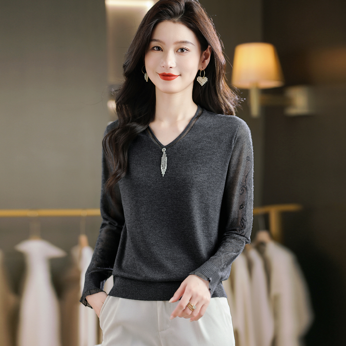 品牌女装气质薄款秋装长袖上衣V领大码宽松镂空针织衫气质打底衫
