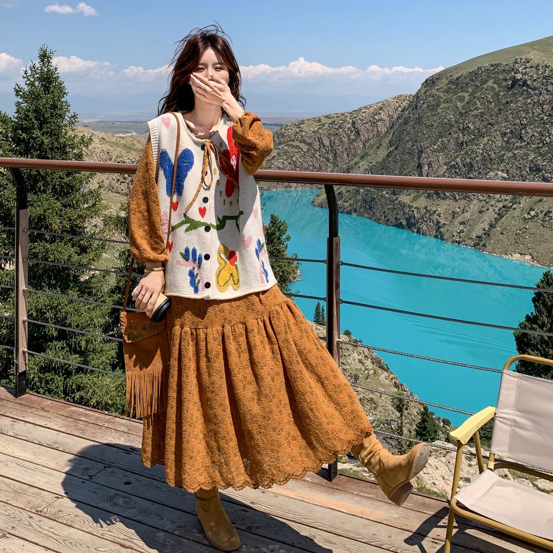 文艺复古时髦感温柔风连衣裙套装女2025秋新款拼色绣花马甲两件套