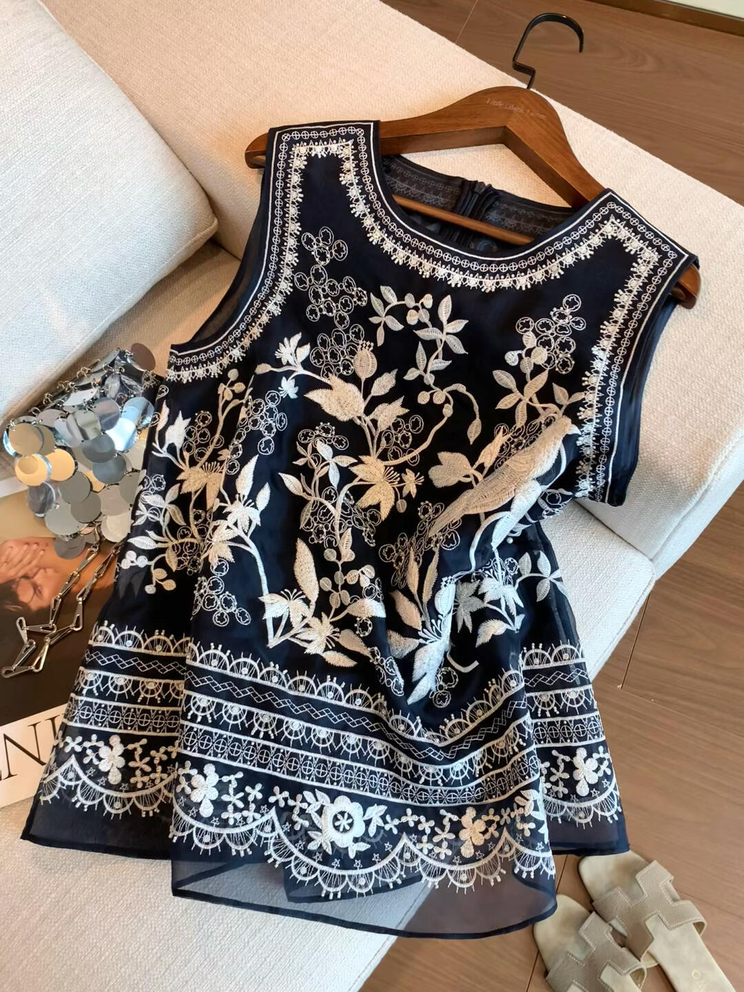 新中式重工刺绣马甲女夏季新款洋气国风复古气质宽松无袖背心上衣