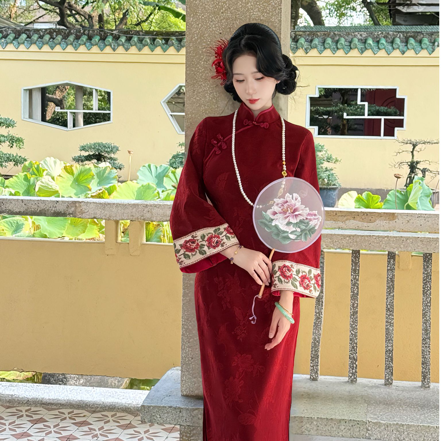 LHMknk1画报夫人原创自制订婚刺绣旗订婚礼服女红墙蝴蝶倒大袖