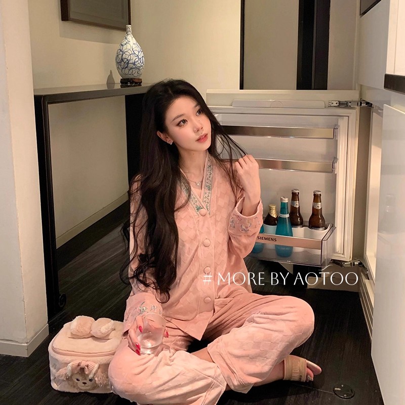 睡衣秋冬款女2025新款海岛绒高级感国风刺绣薄绒珊瑚绒套装家居服