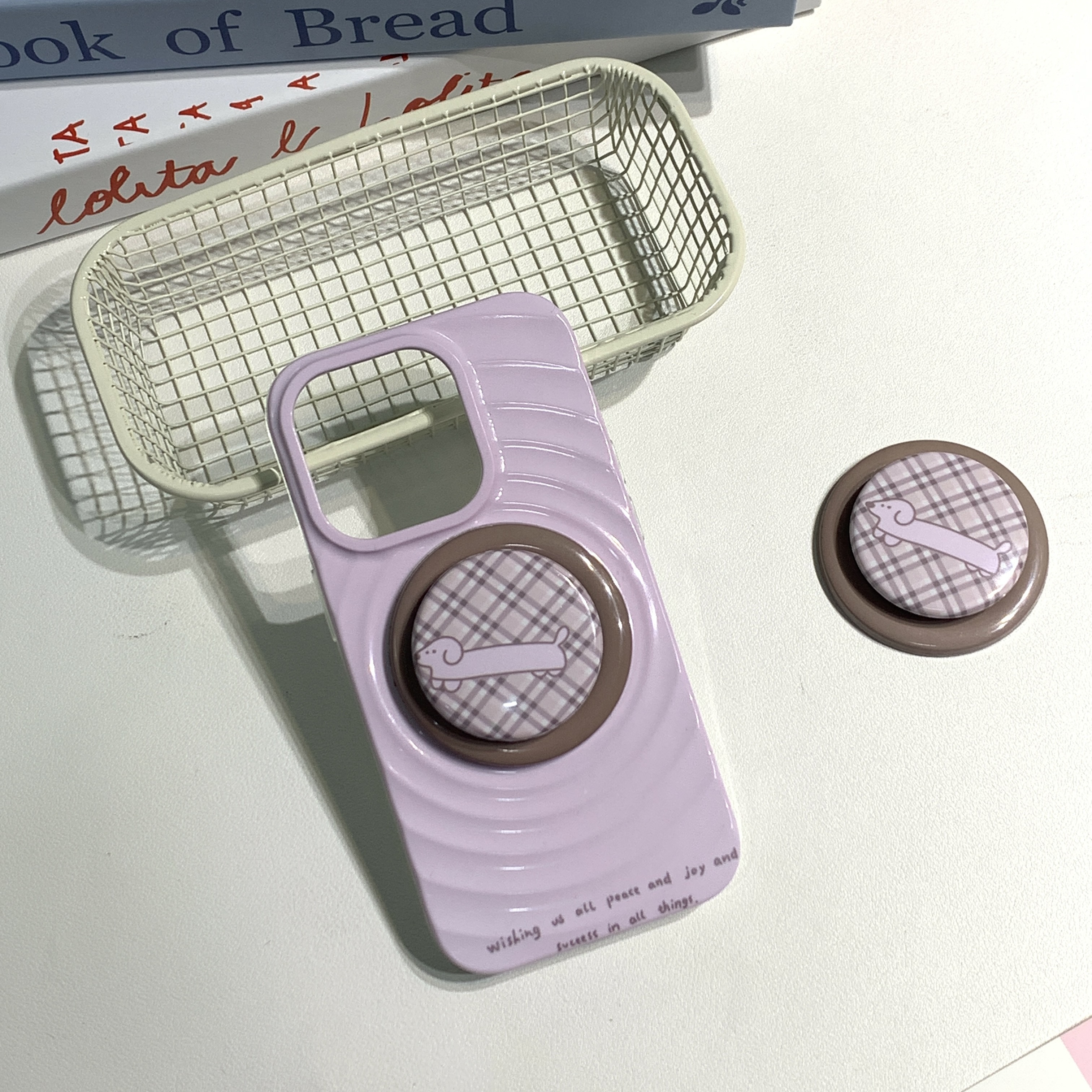 日韩ins少女粉波漾格纹腊肠适用苹果16pro手机壳合一磁吸支架华为