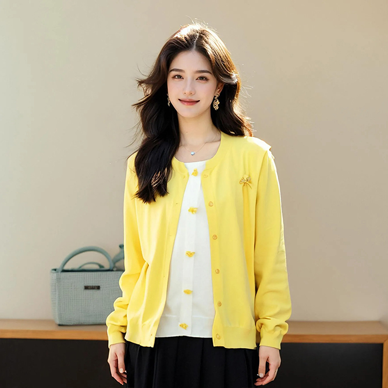 奢姿2025秋装胖妹妹大码女装假两件圆领针织衫单排扣撞色拼接毛衣