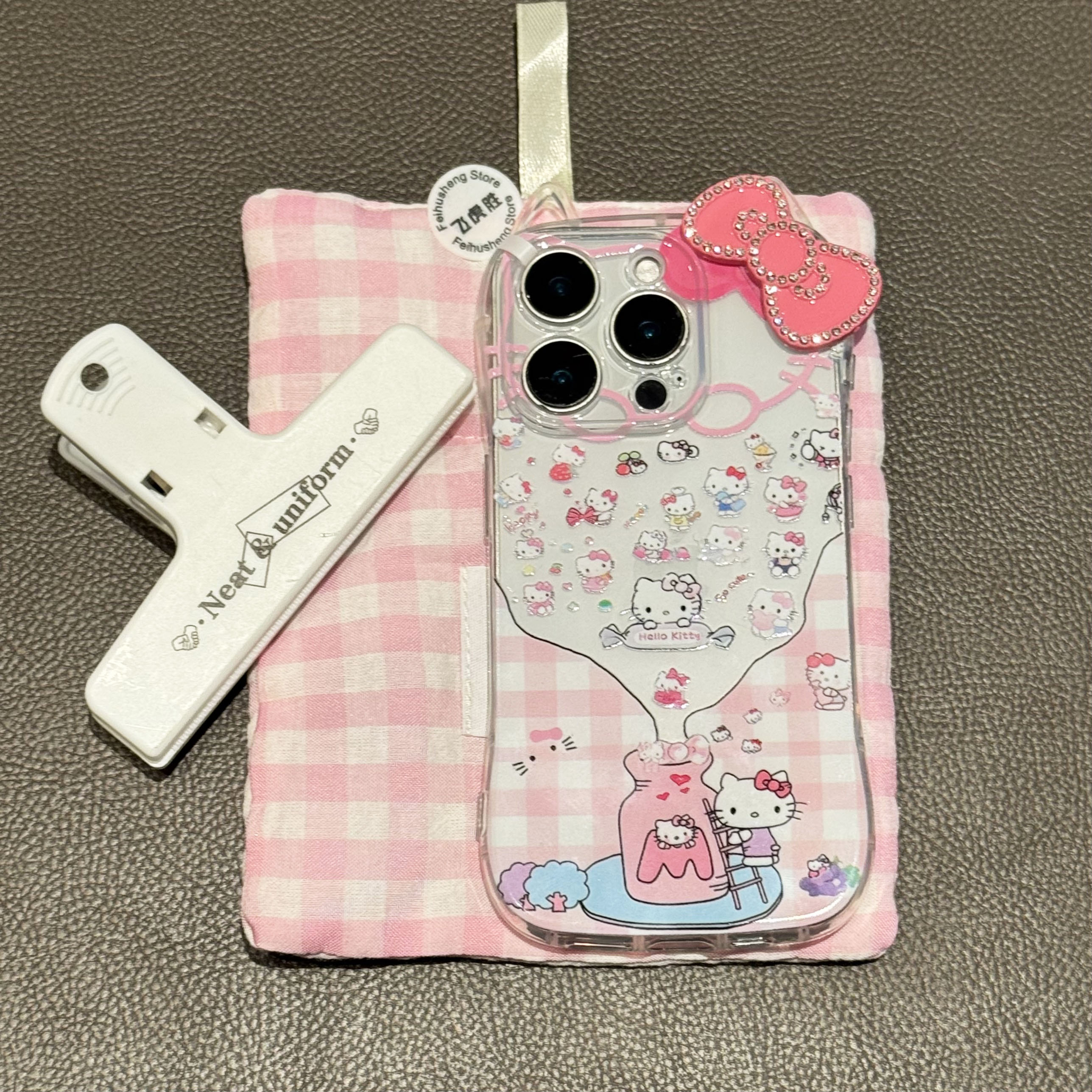 闪度侠格纹奶瓶收集KT猫适用苹果16pro手机壳iPhone15时尚14可爱