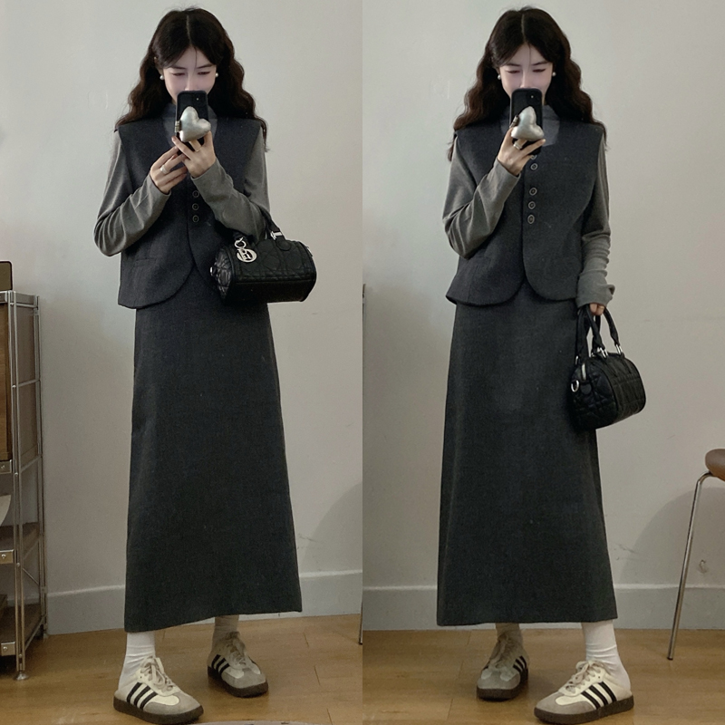 大码胖mm秋季新款女装时尚显瘦减龄打底衫+马甲半身裙三件套套装