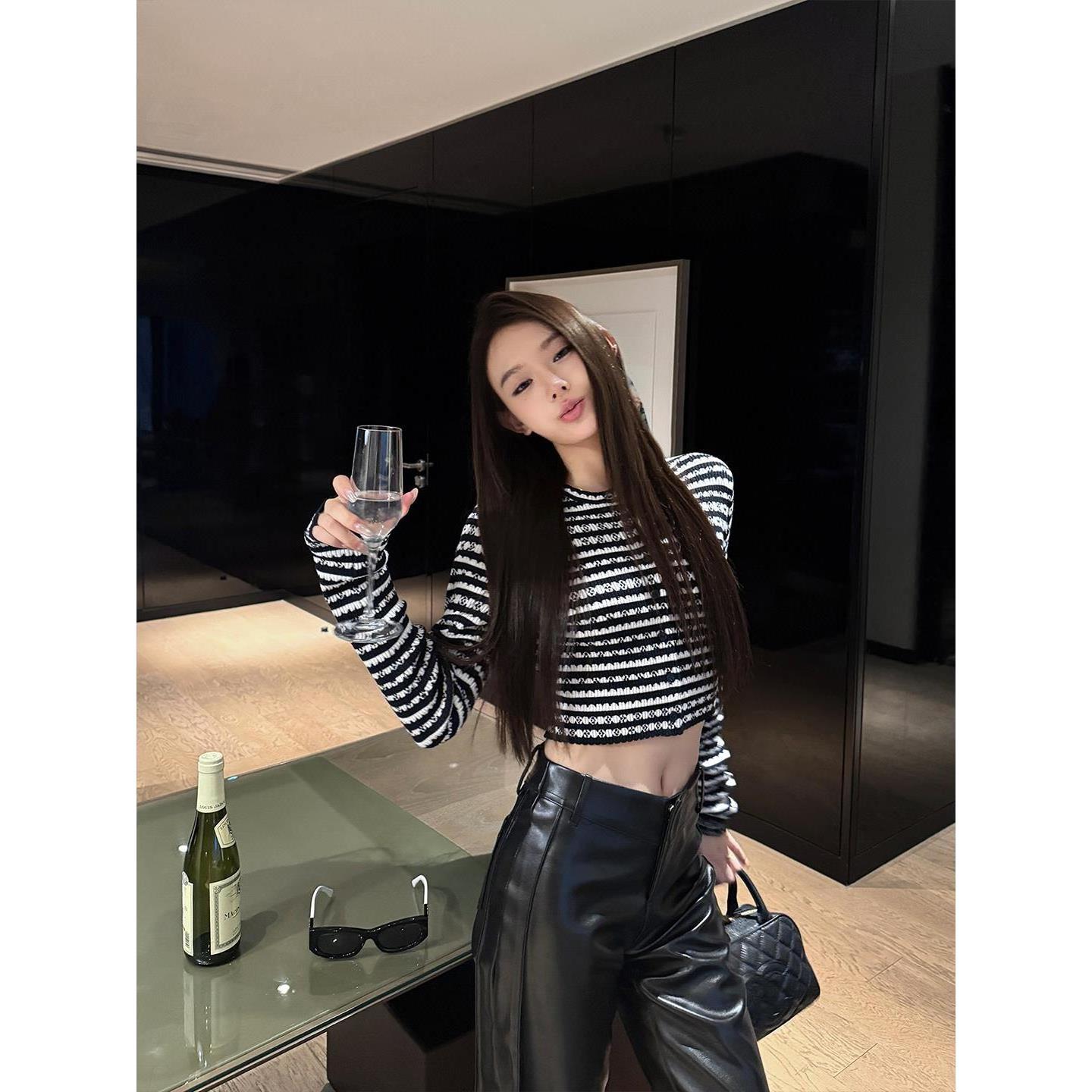 气质黑白撞色条纹毛织外套春秋新品小香风长袖修身短款针织开衫女