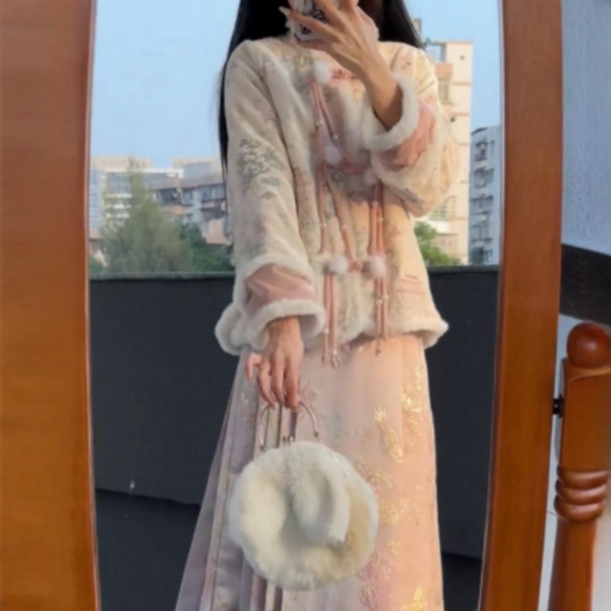 中国风女装新款2025春季新款覆古丝绒纽扣外套马脸裙两件套裙子