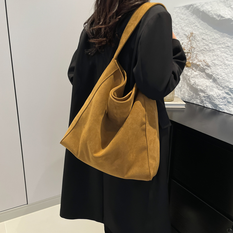慵懒风时尚单肩包女秋冬新款复古腋下包磨砂大容量通勤托特包