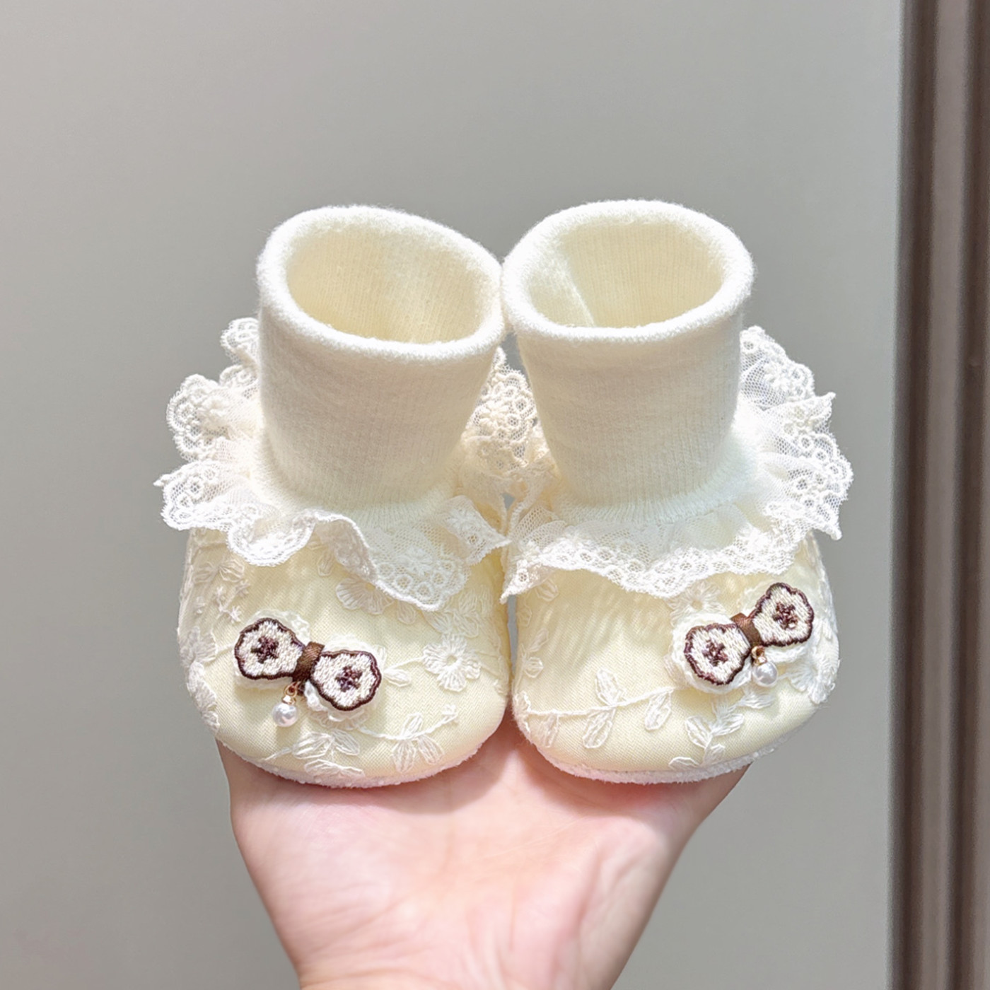 春秋车缝线软底防滑步前鞋儿童袜鞋套筒公主男女婴儿外出通用刺绣