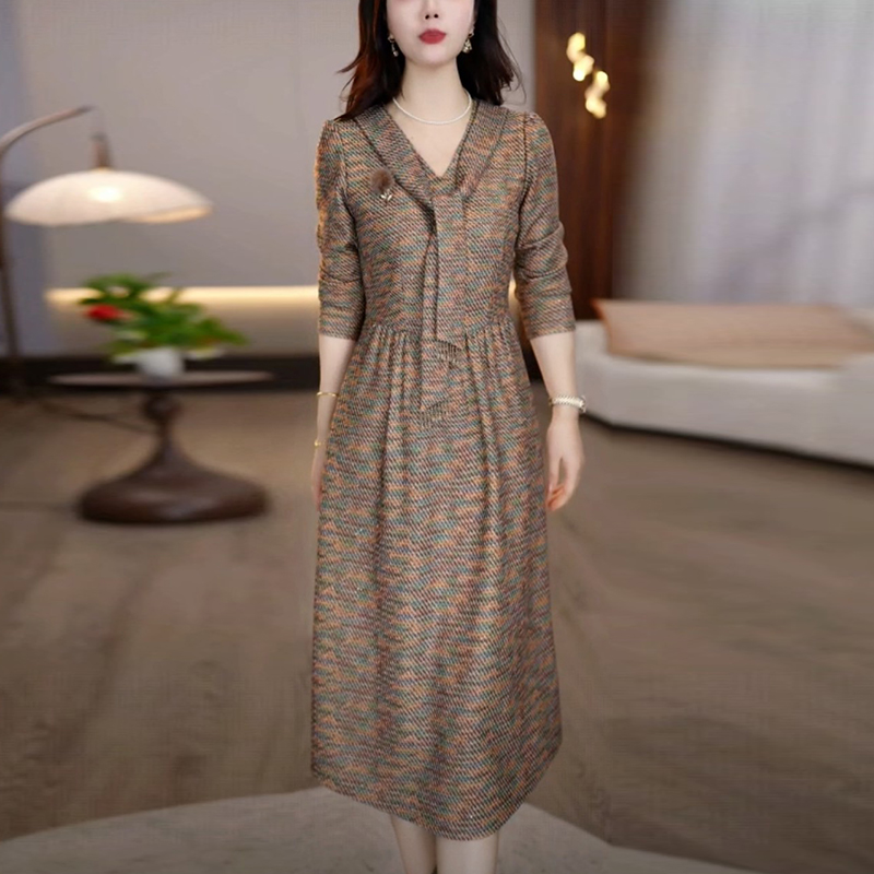 秋季轻奢高贵气质裙子女装新款2025爆款高级感轻奢洋气显瘦连衣裙