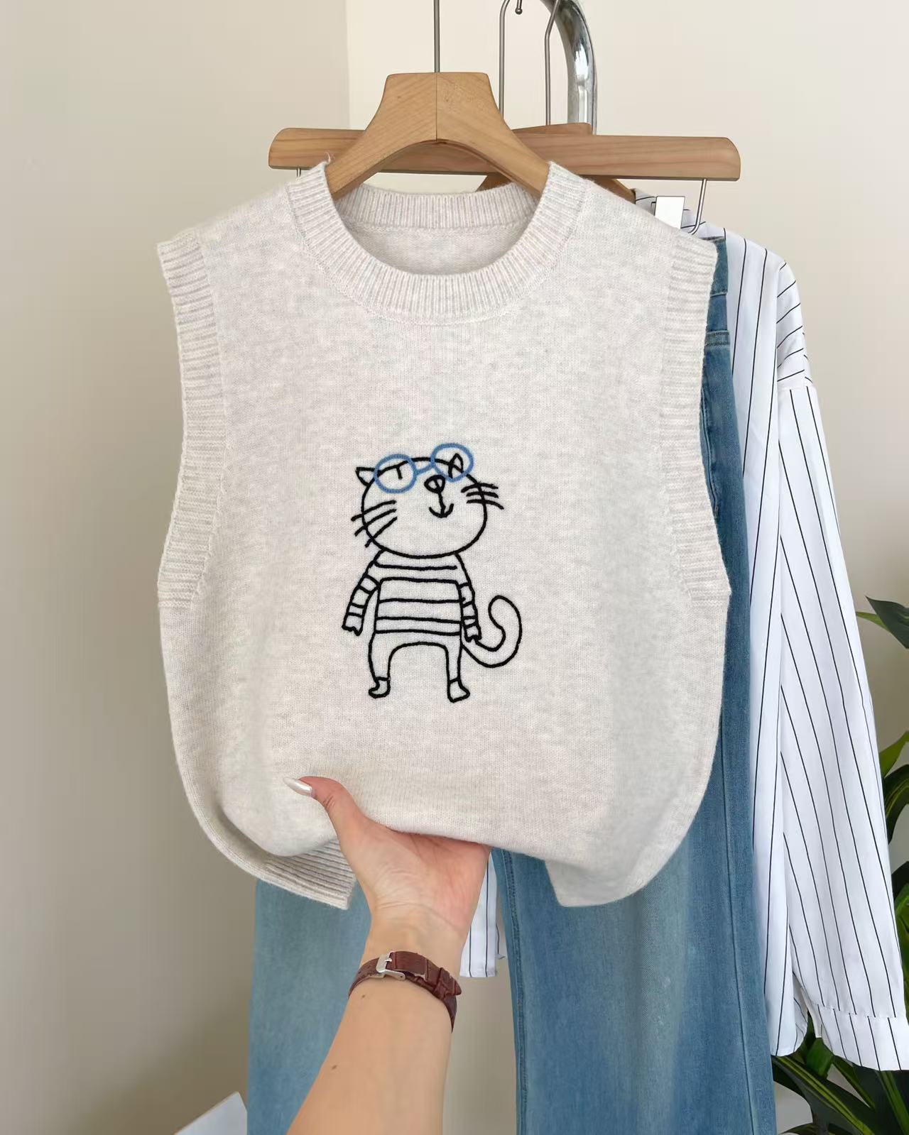 经典刺绣小猫咪毛衣马甲背心女内搭叠穿坎肩可爱减龄学生无袖毛衣