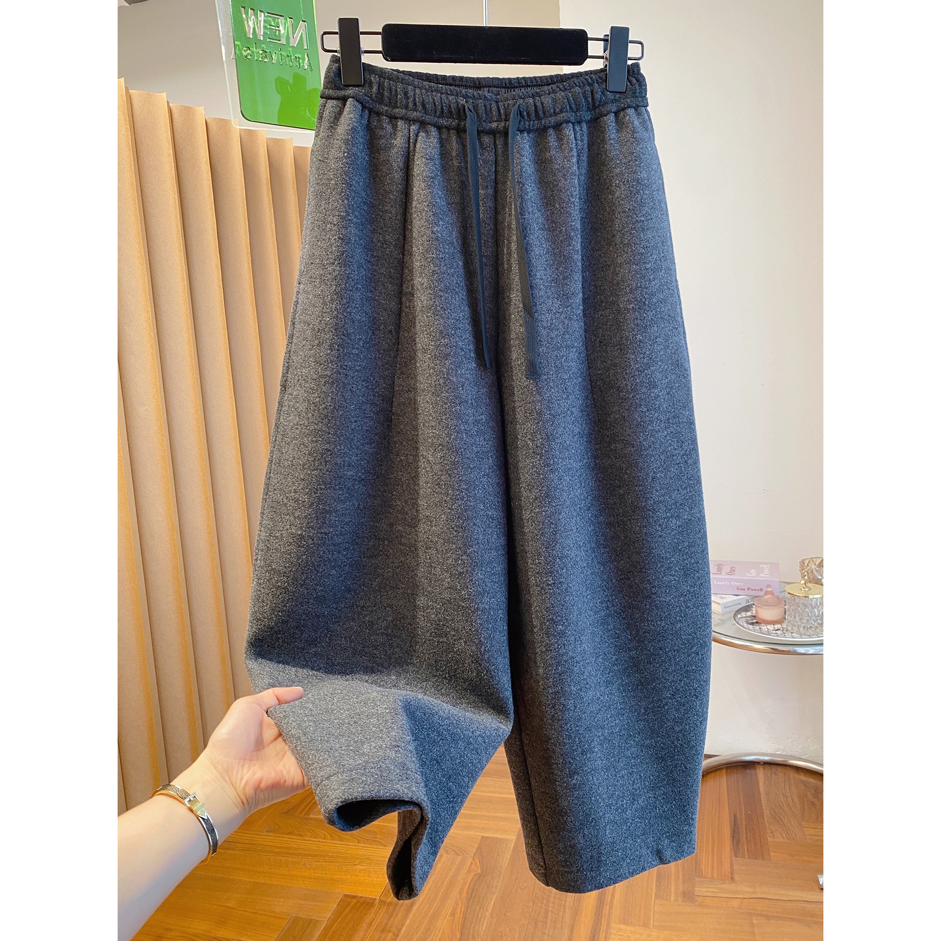 大码女装胖mm240斤灰色磨毛休闲裤女秋冬宽松垂感弯刀裤香蕉裤子