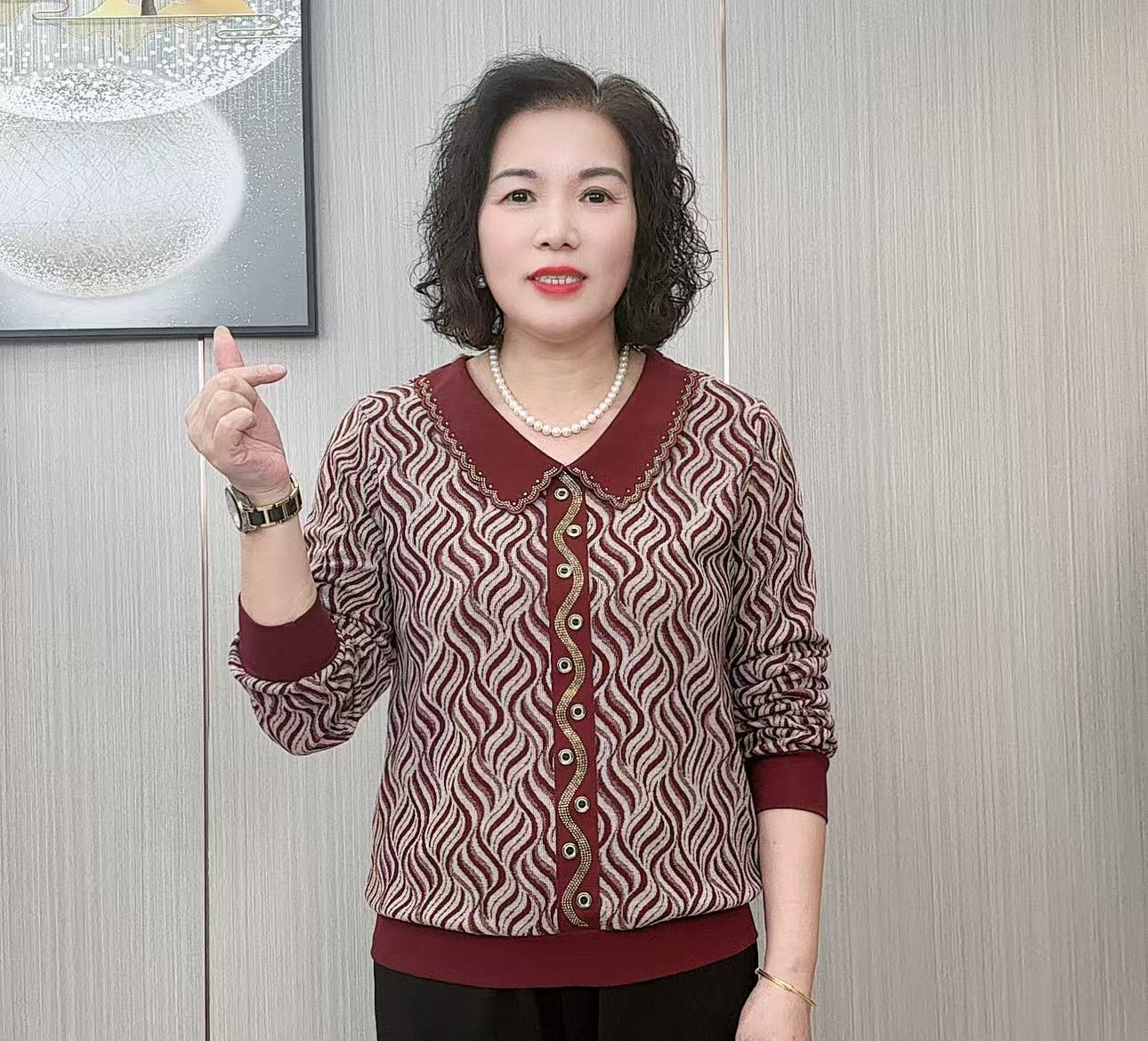 2025秋季新款中老年洋气高贵妈妈装娃娃领长袖上衣休闲百搭遮肉女