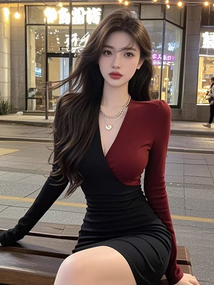 名媛风撞色拼接V领长袖连衣裙女秋季新款时尚气质修身性感包臀裙