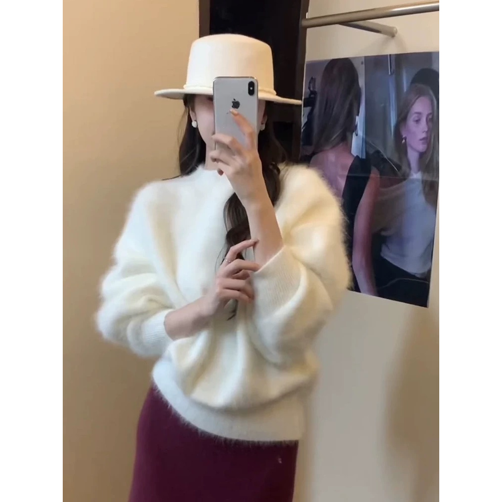 美爆了！温柔风白色软糯圆领毛衣女秋冬高级感内搭毛绒针织衫春季