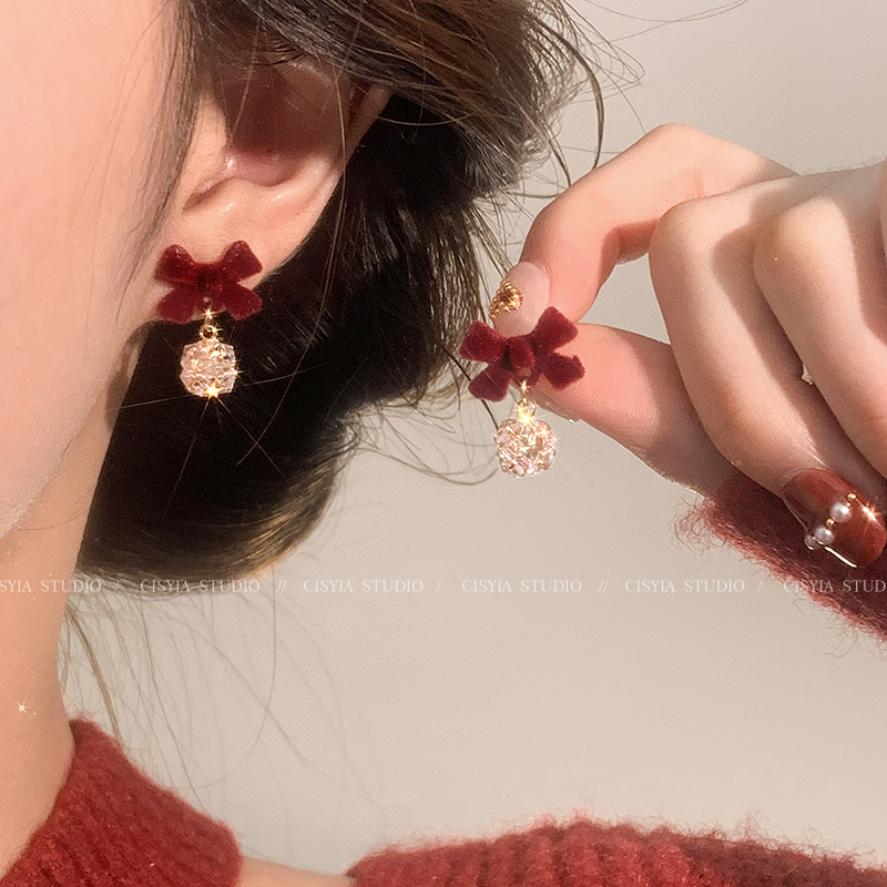 铜合金耳饰 红色蝴蝶结植绒耳钉女款过年高级感锆石新年耳饰耳环