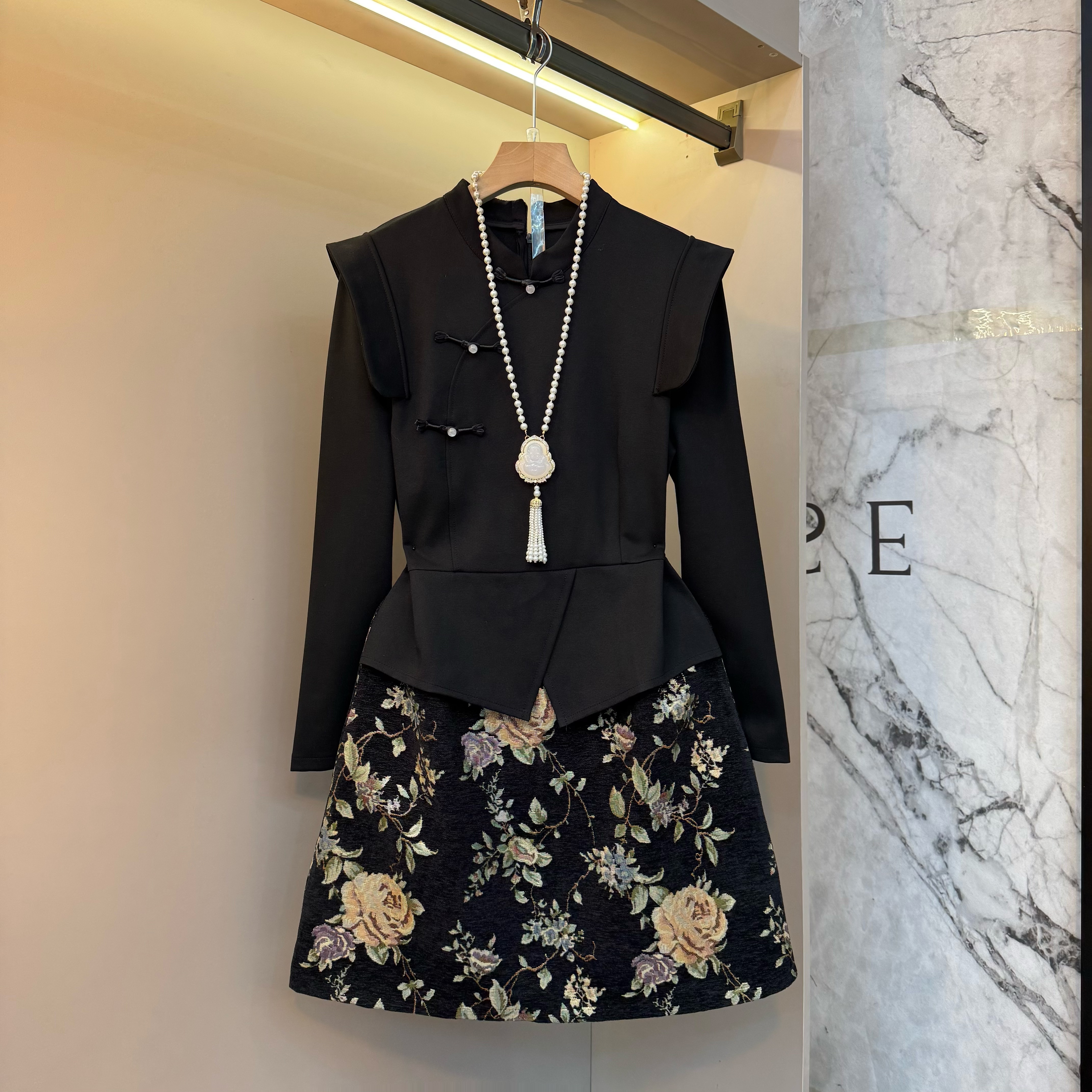 欧货时尚气质盘扣新中式洋气设计感收腰2025胖mm显瘦连衣裙7175