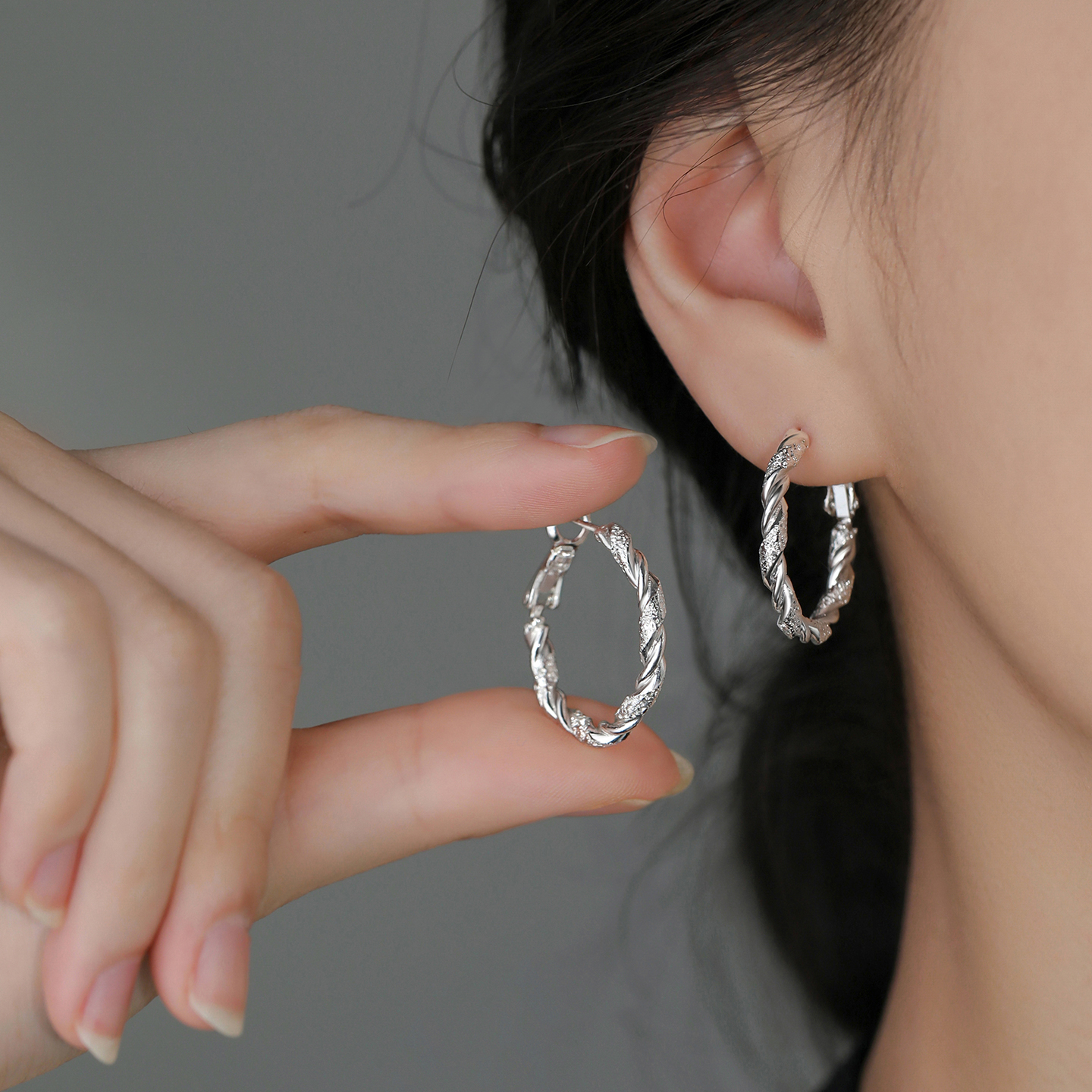 足银耳饰 999银针麻花耳环女时尚个性轻奢气质耳圈小众ins设计感