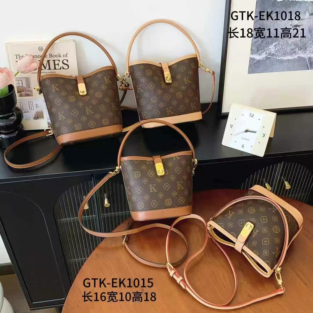 (1015-1018）水桶包时尚百搭休闲新款单肩斜挎潮流秋冬印花女包