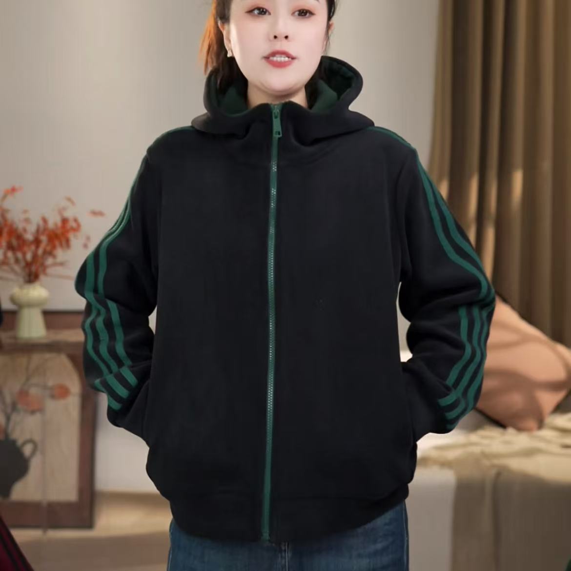 秋冬时尚宽松拼接女连帽长袖外套运动开衫加绒加厚外套带帽