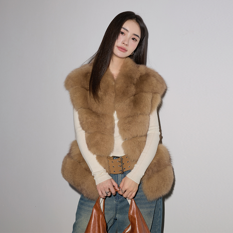 自由简意 新款芬兰进口整皮白狐狸毛皮草马甲外套女2025秋冬25108