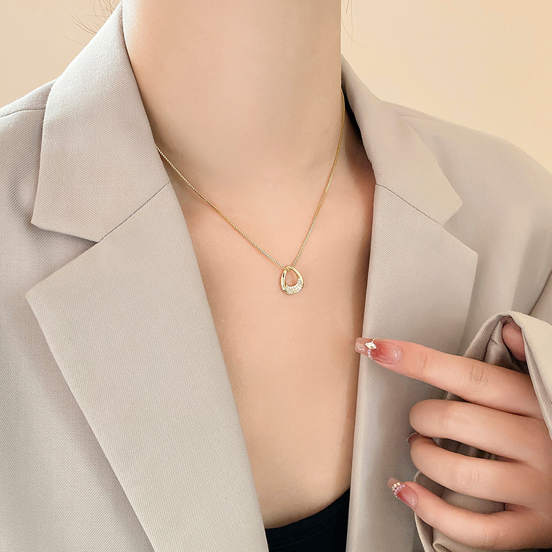 合金项链 新款轻奢项链高级设计感小众毛衣链锁骨链精致吊坠配饰