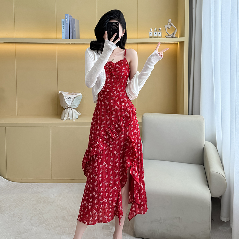 红色碎花吊带连衣裙女夏季新款法式绝美不规则开叉海边度假风长裙