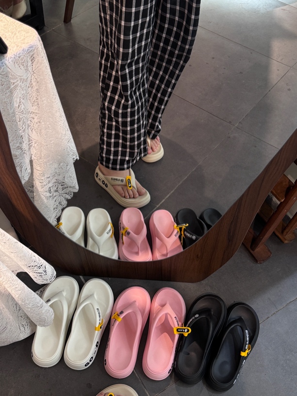 纯色注压防水台涂鸦休闲风人字拖一字拖平底大码复古萤火虫23